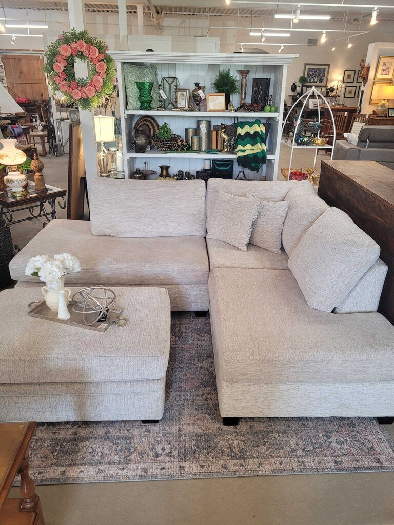 LIGHT BEIGE MODERN SECTIONAL W/OTTOMAN