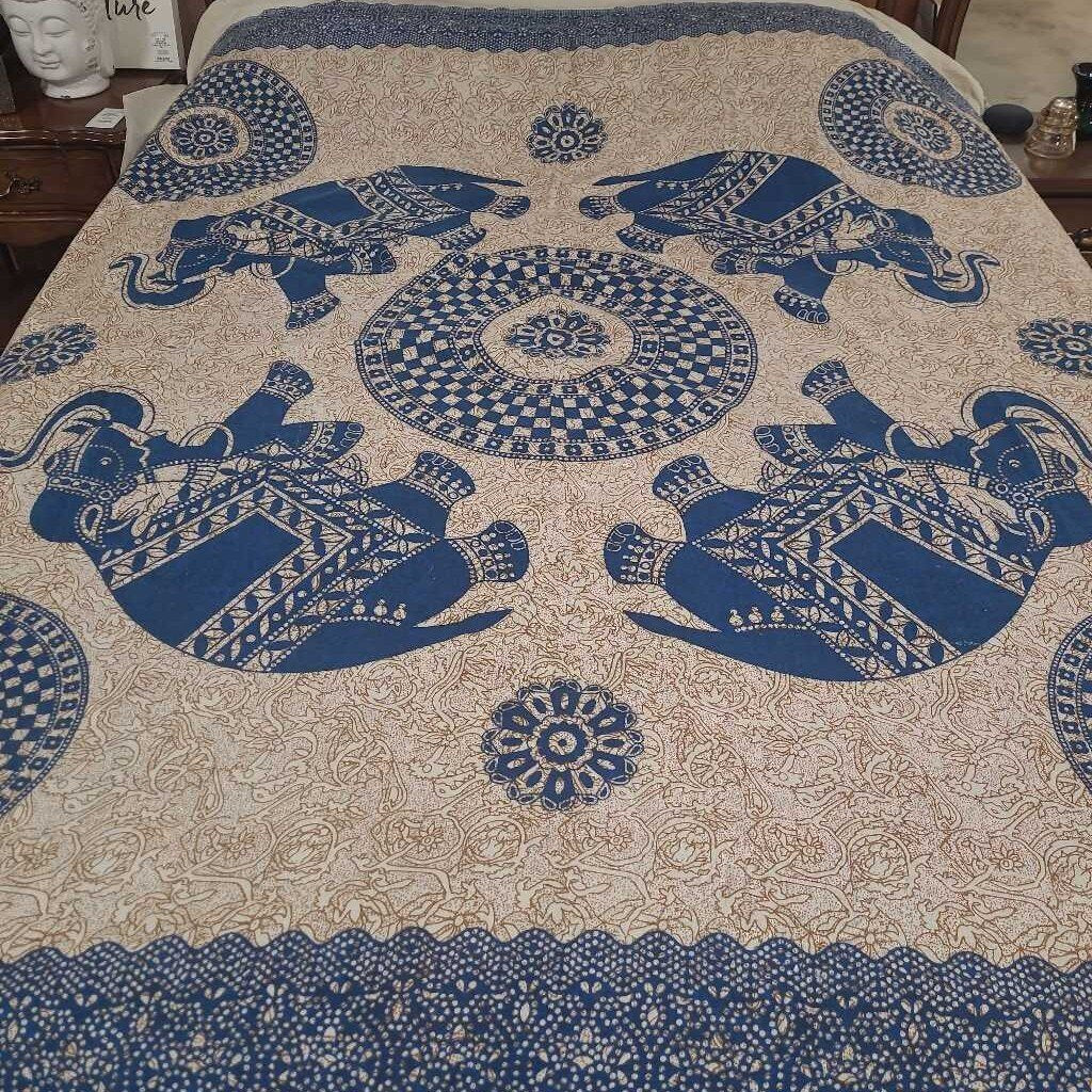 ELEPHANT TAPESTRY BLANKET
