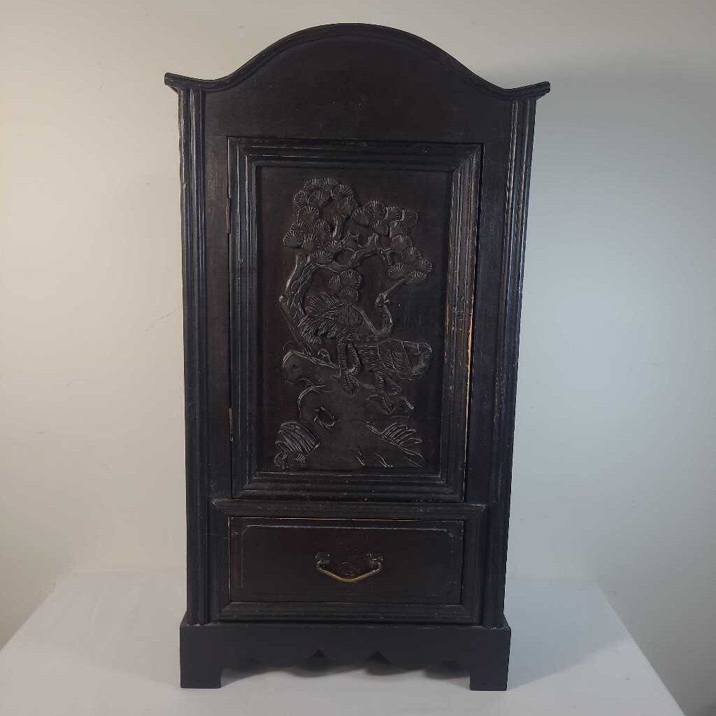 TABLETOP CURIO