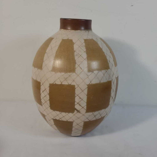 LG PATTERNED VASE