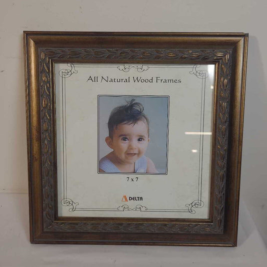 7" X 7" GOLD PICTURE FRAME