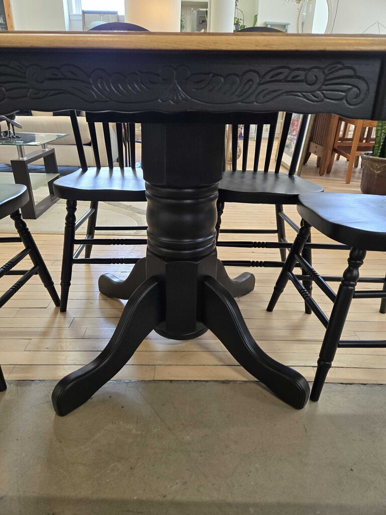NEWLY REFINISHED TABLE W/ 4 CHAIRS & BENCH