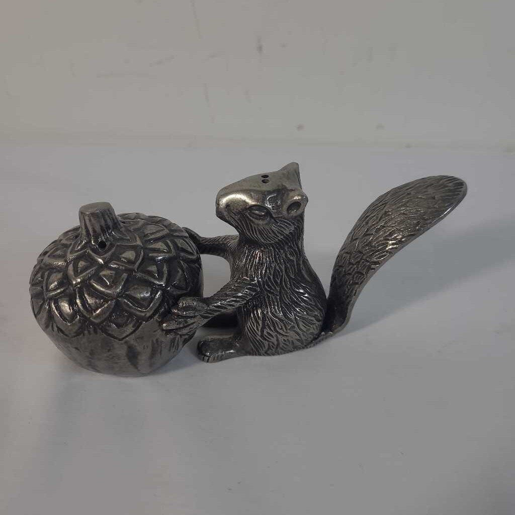 PEWTER SQUIREL & ACORN S&P SHAKERS