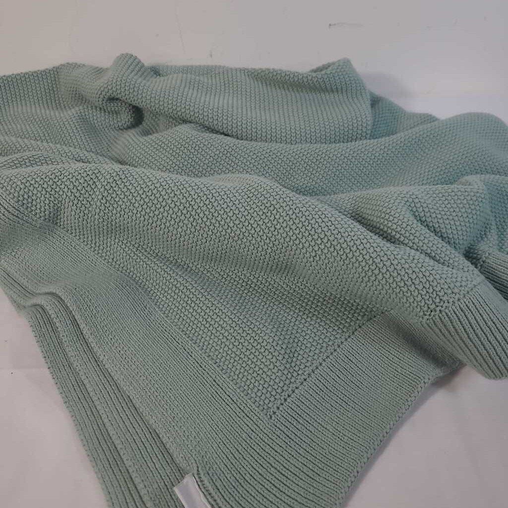 GREEN KNITTED THROW