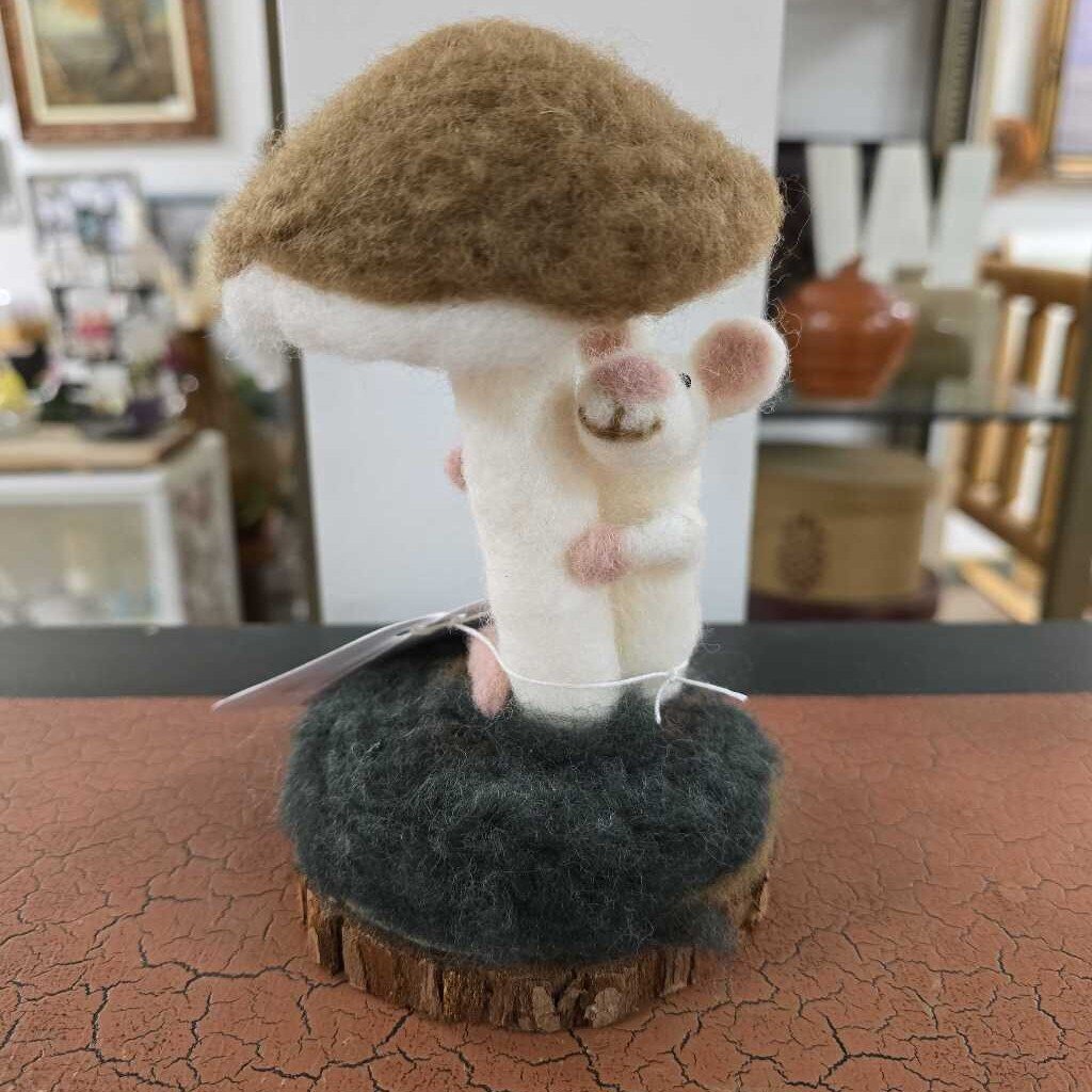 Handmade Felted Wool Decor Mouse and Mushroom