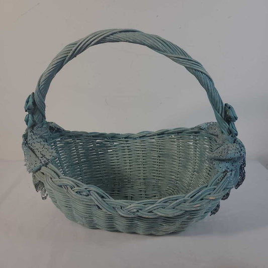 BLUE BASKET W/LACE & FLOWERS