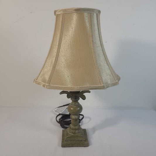 LAMP W/ SHADE