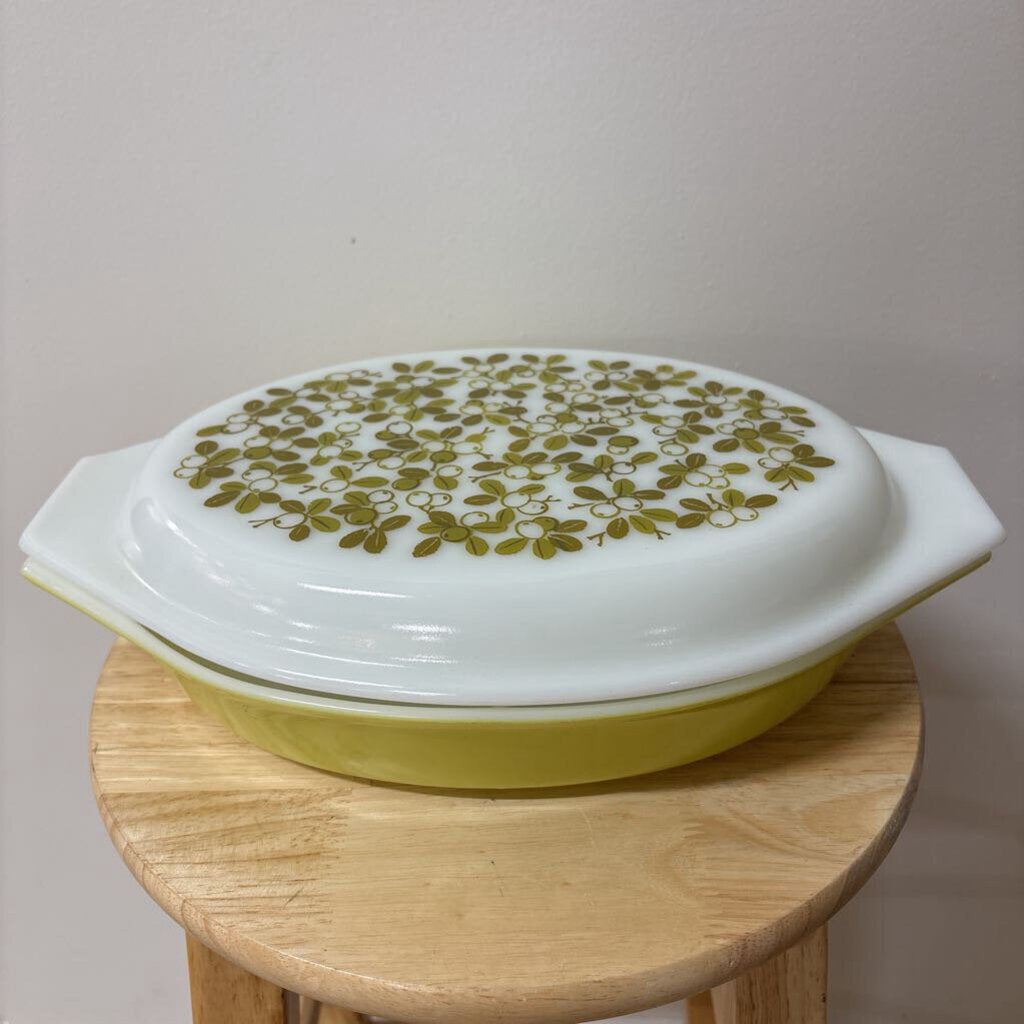 "VERDE" (OLIVES) PATTERN PYREX CASSEROLE DISH. 1 1/2 Quart