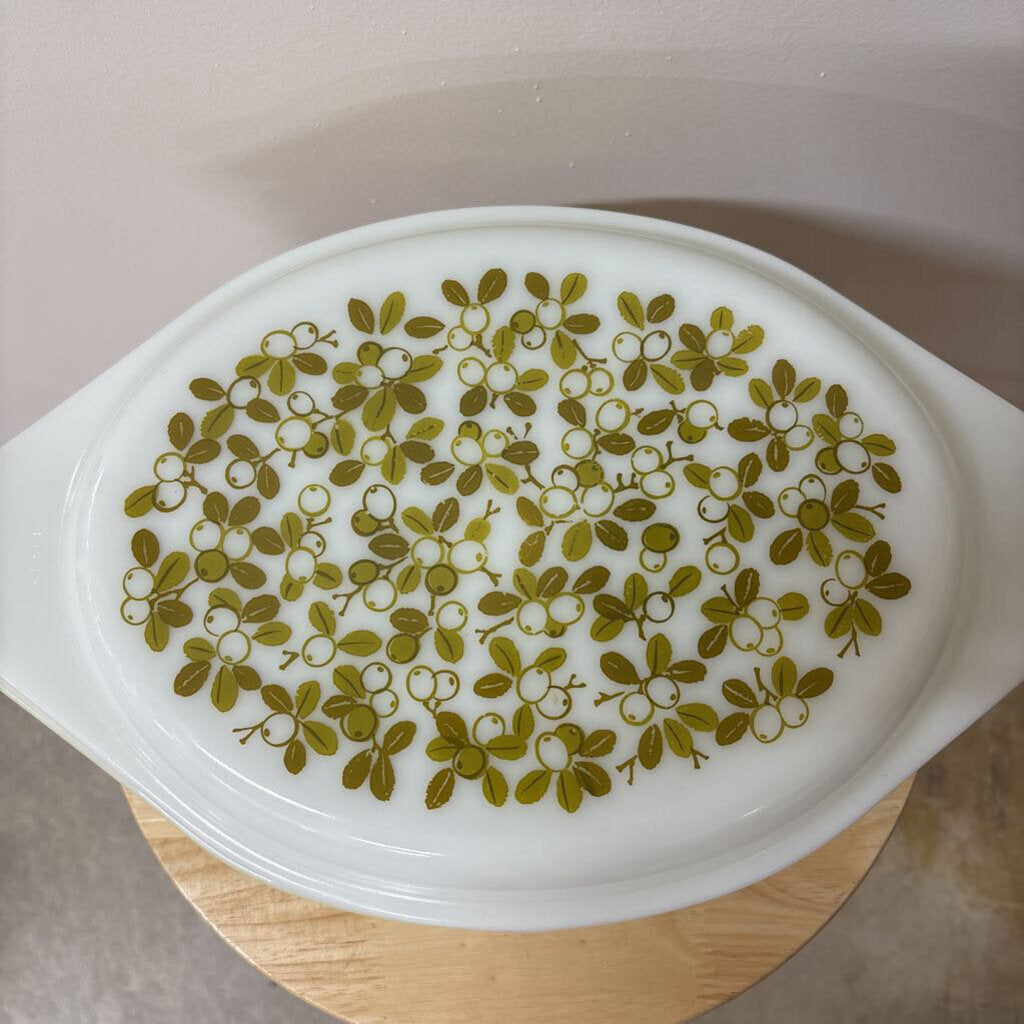 "VERDE" (OLIVES) PATTERN PYREX CASSEROLE DISH. 1 1/2 Quart