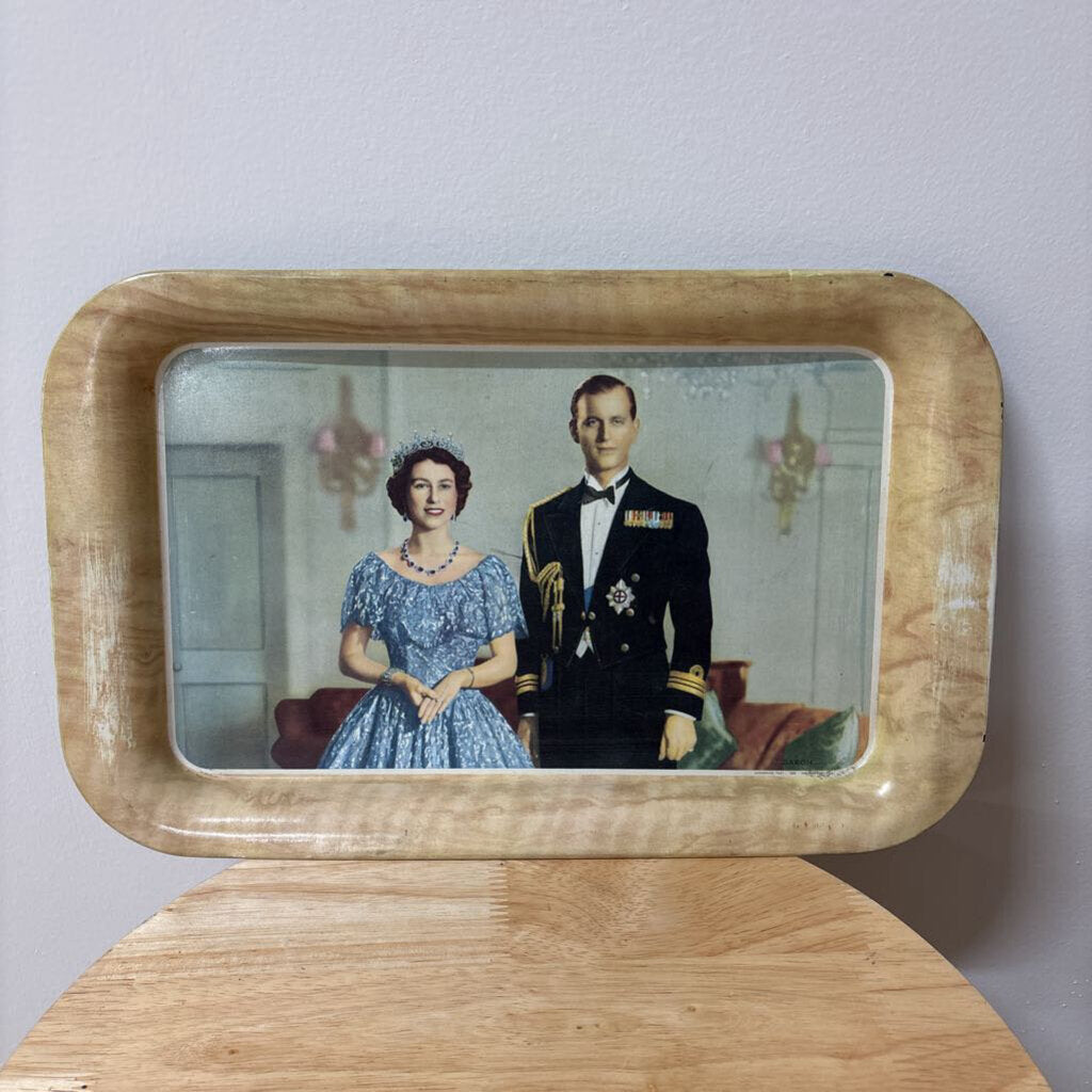 1953 QUEEN ELIABETH II & PRINCE PHILIP CORONATION COMMEMORATIVE TIN TRAY