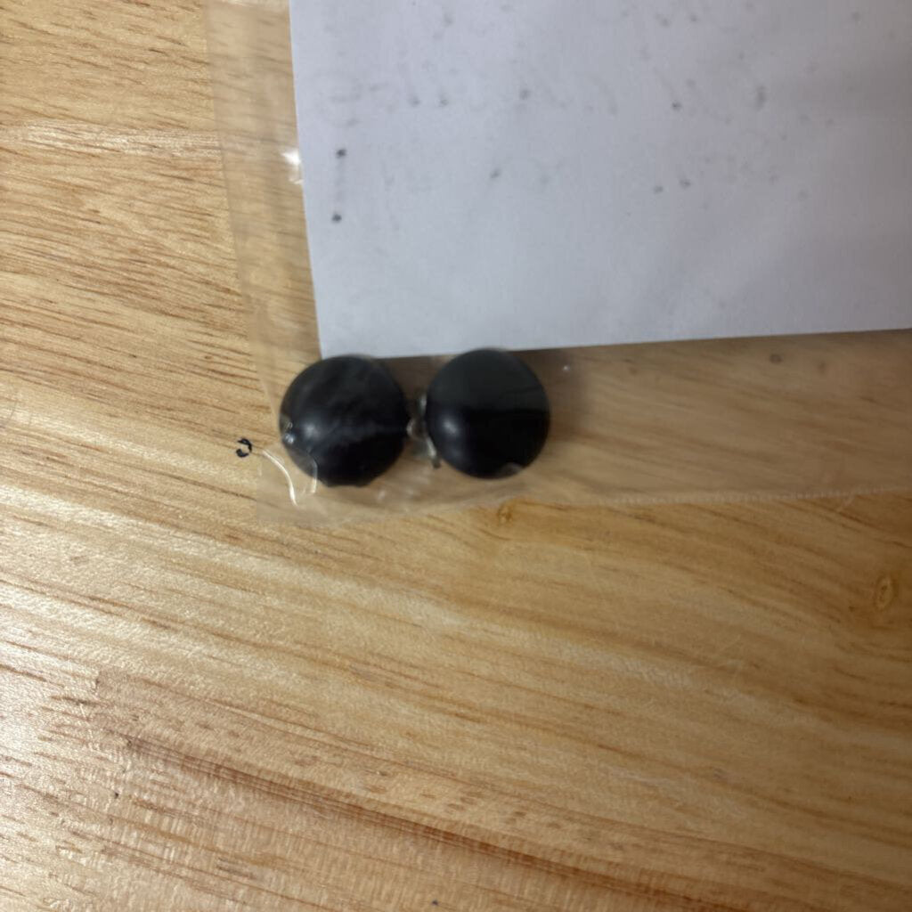 VINTAGE MATTE BLACK DOME CLIP ON EARRINGS