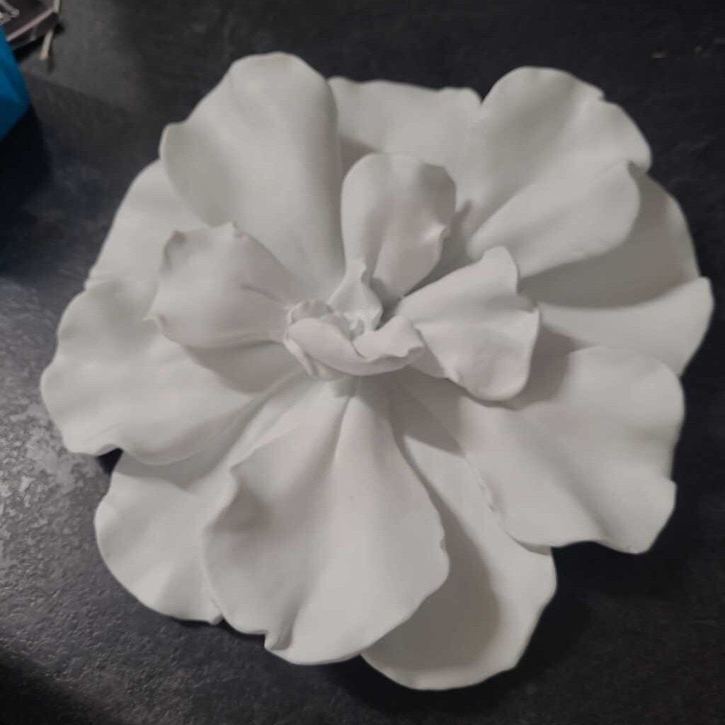 URBAN BARN WHITE CERAMIC WALL FLOWER