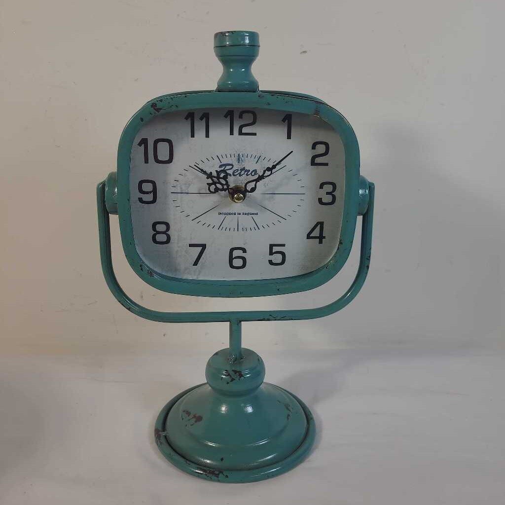 BLUE RETRO STYLE CLOCK
