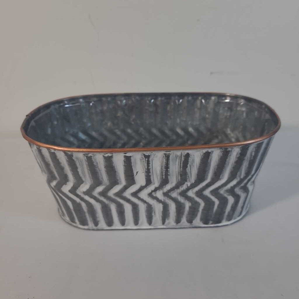TIN PLANTER W/LINER