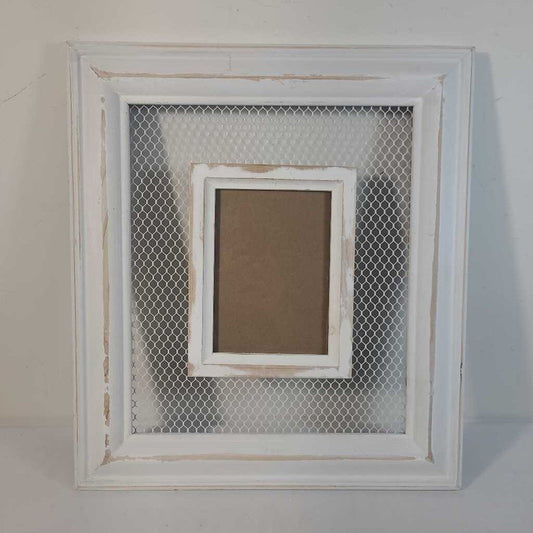 WHITE DISTRESSED PICTURE FRAME