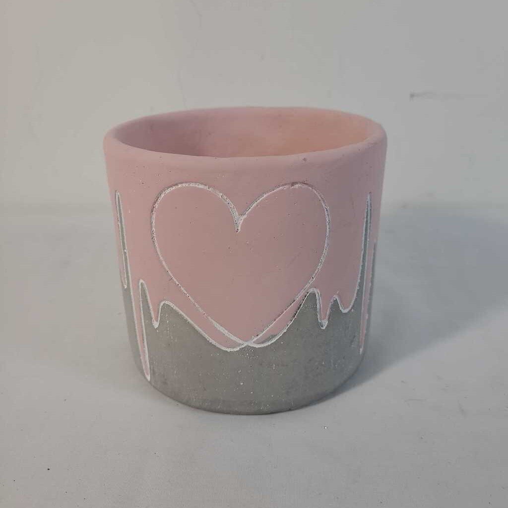 PINK HEART BEAT CEMENT POT