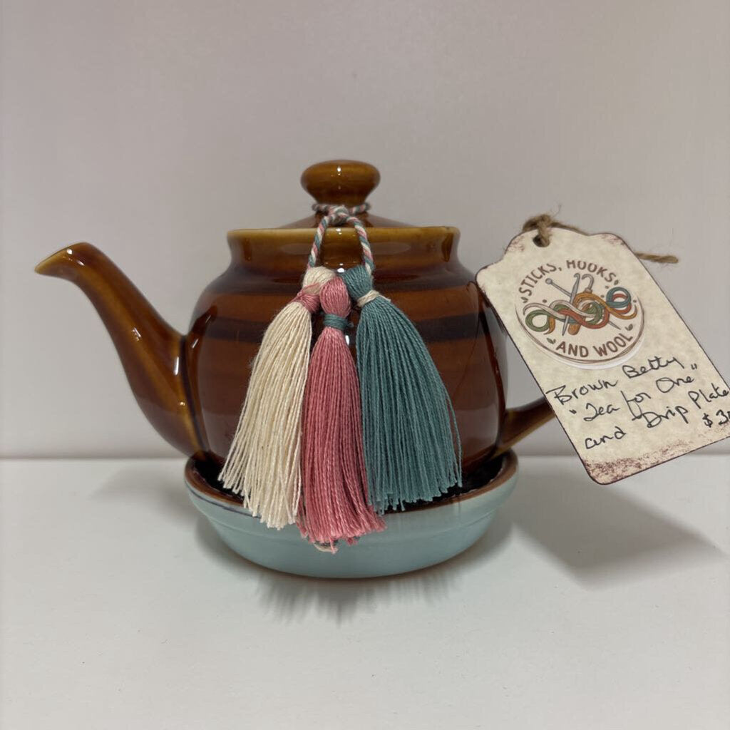 BB "Tea for One" with tassels and drip plate