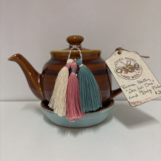 BB "Tea for One" with tassels and drip plate
