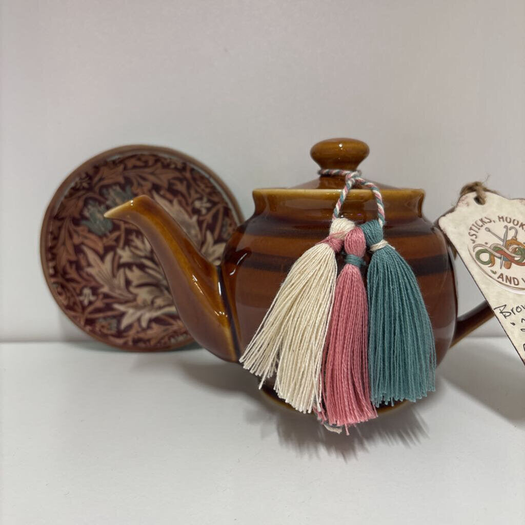 BB "Tea for One" with tassels and drip plate