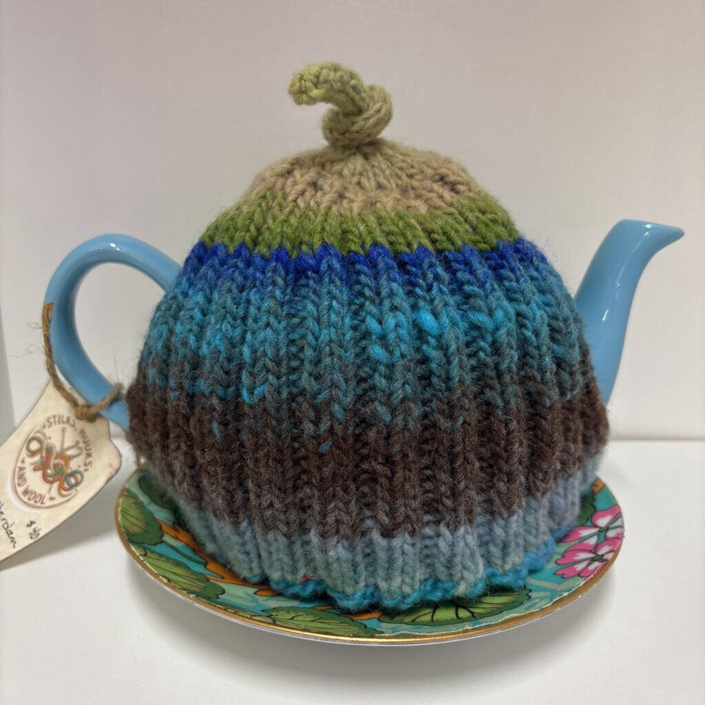 Old Amsterdam Tea Pot with Knit cozy and drip plate