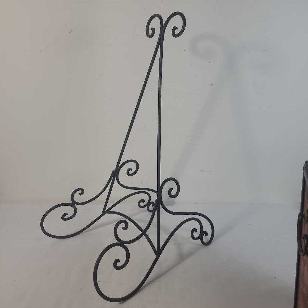 BLACK METAL PLATE STAND