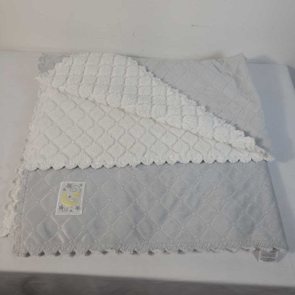 WHITE/GREY QUILTED BABY BLANKET