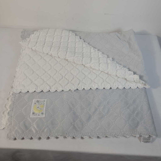 WHITE/GREY QUILTED BABY BLANKET