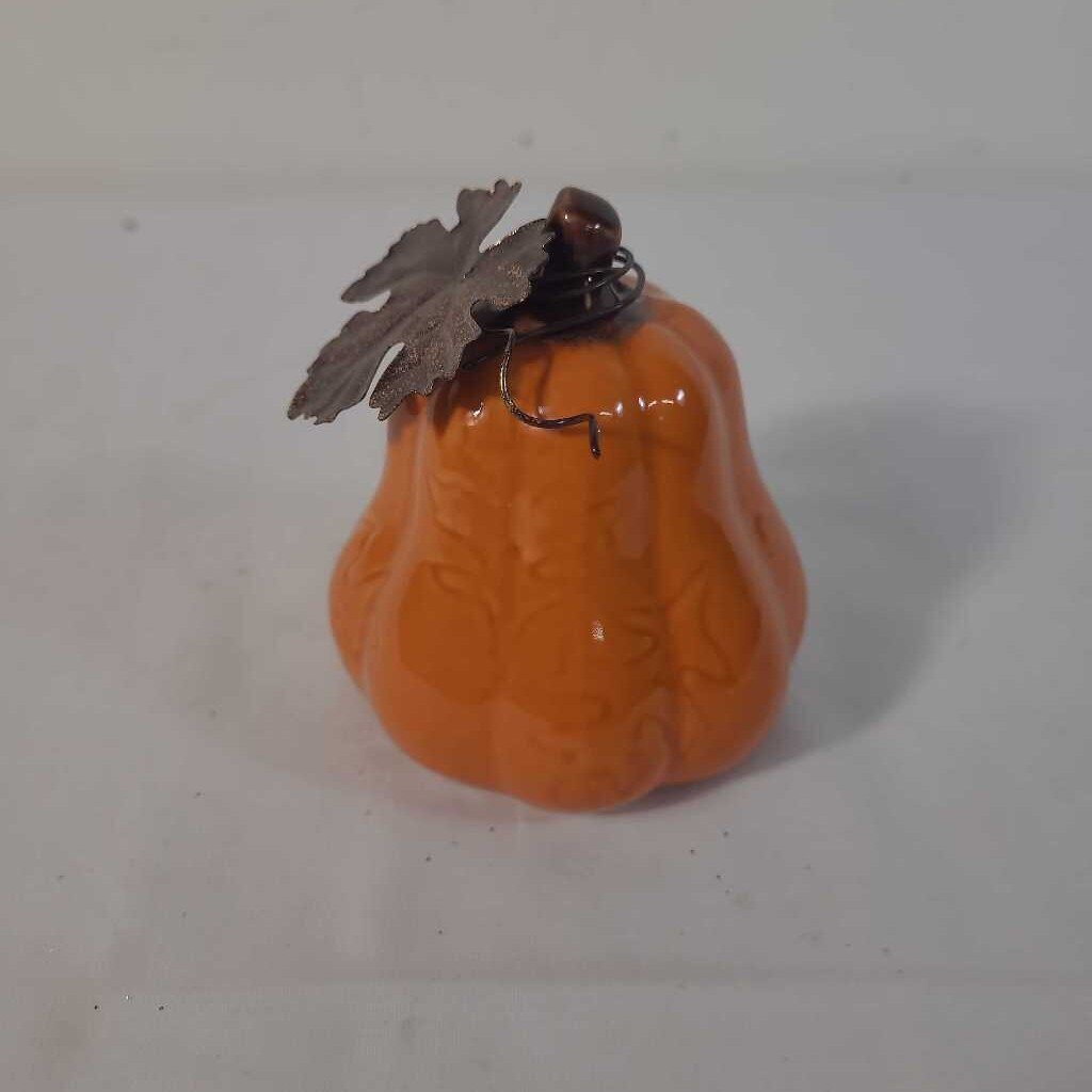 ORANGE CERAMIC SQUASH