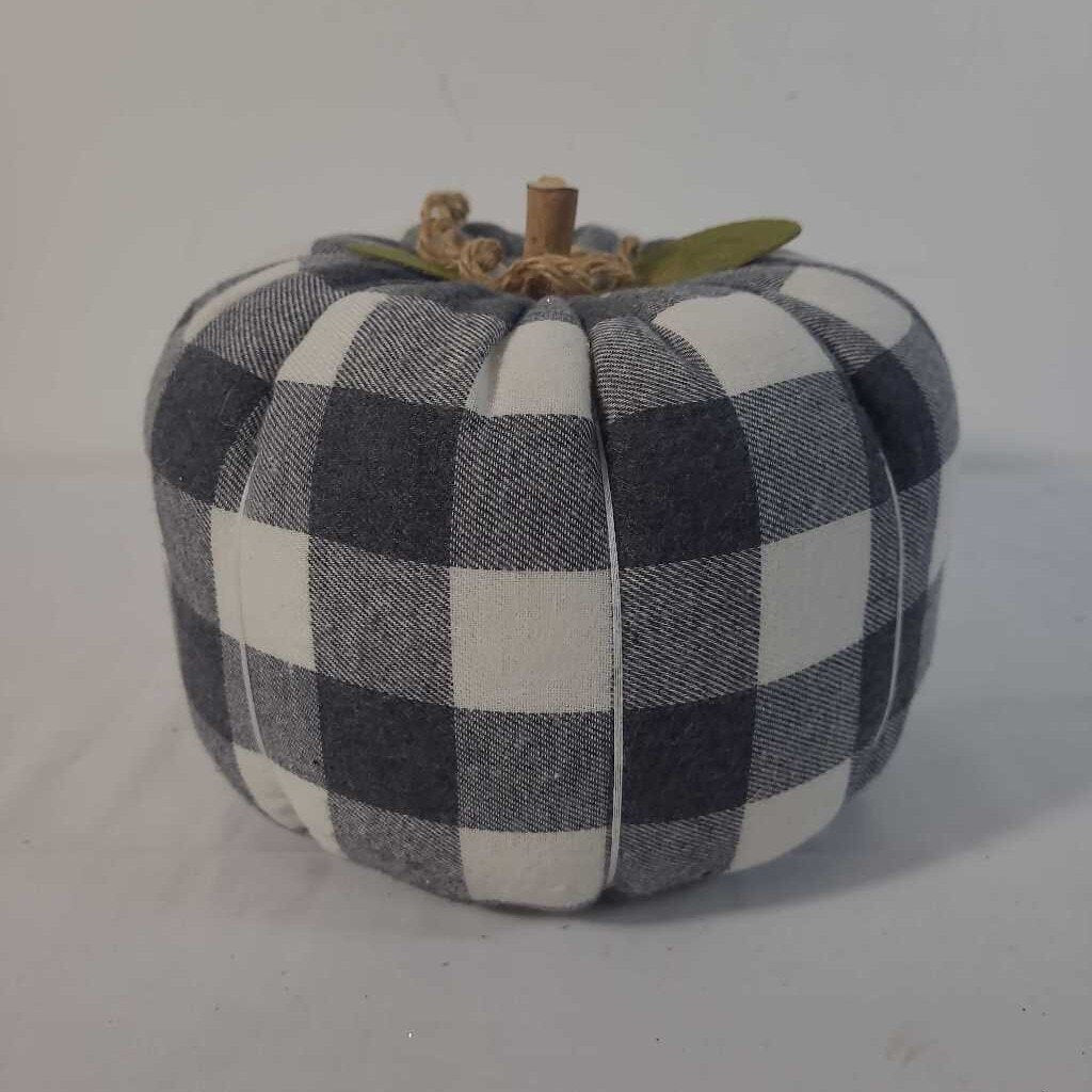 GREY PLAID PUMPKIN