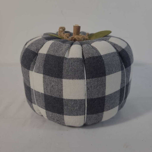 GREY PLAID PUMPKIN