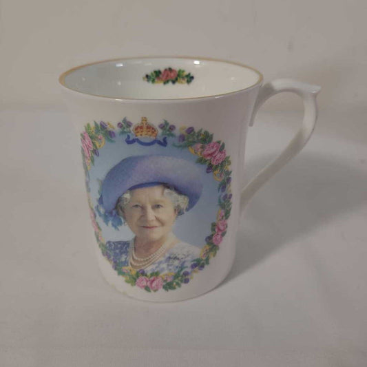 QUEEN MOM MUG
