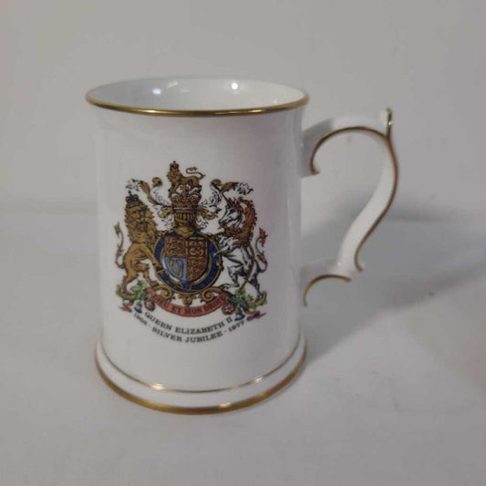 VTG QUEEN ELIZABETH SILVER JUBILEE STEIN