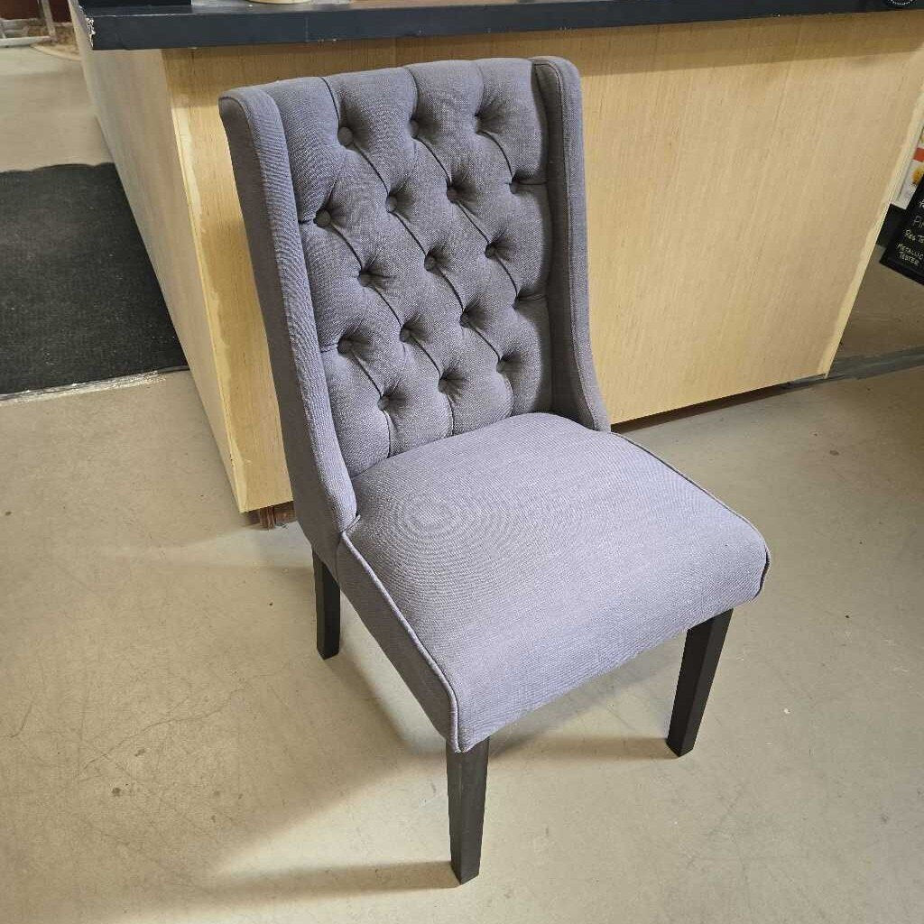 TUFTED GREY ACCENT CHAIR