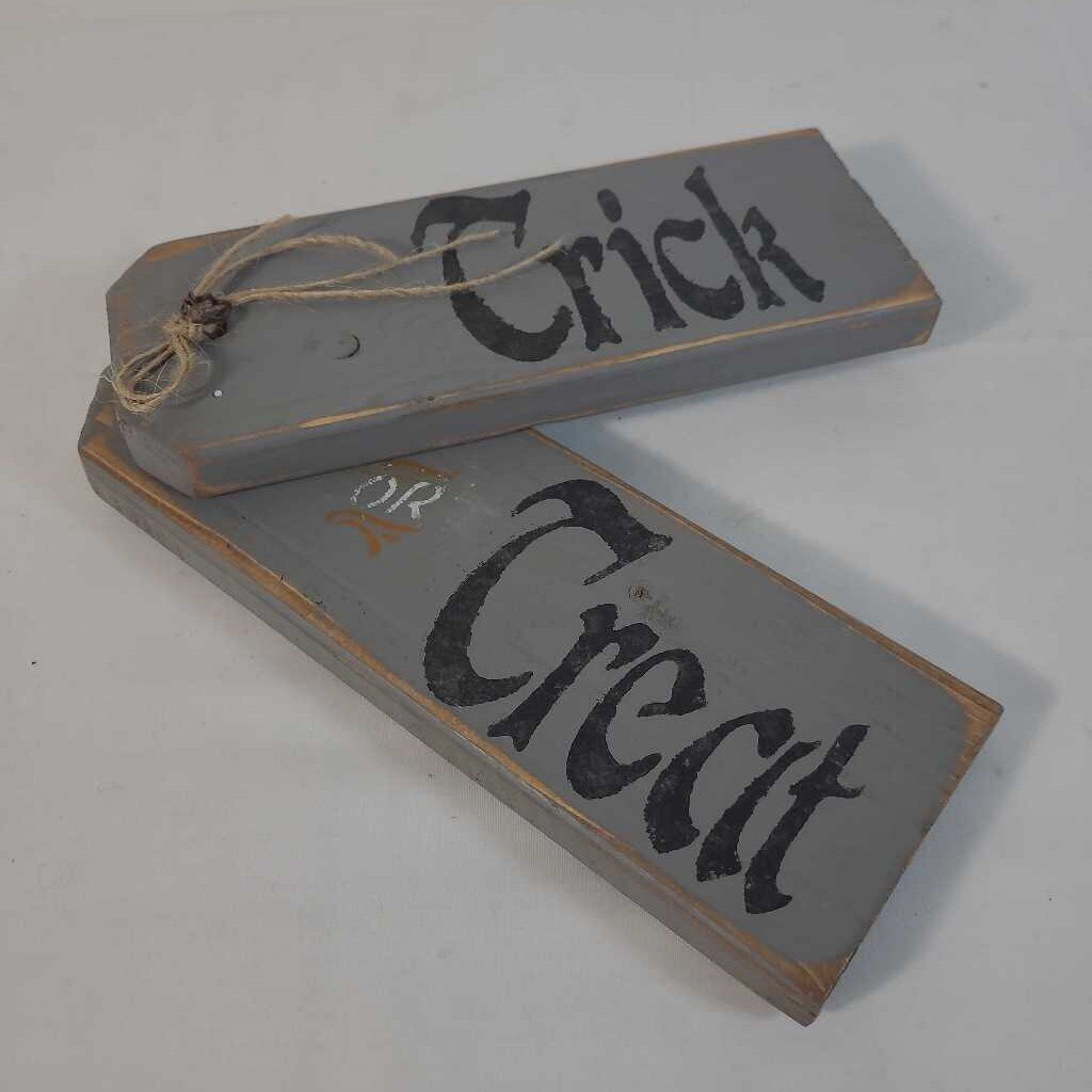 TRICK OR TREAT WOODEN TAG