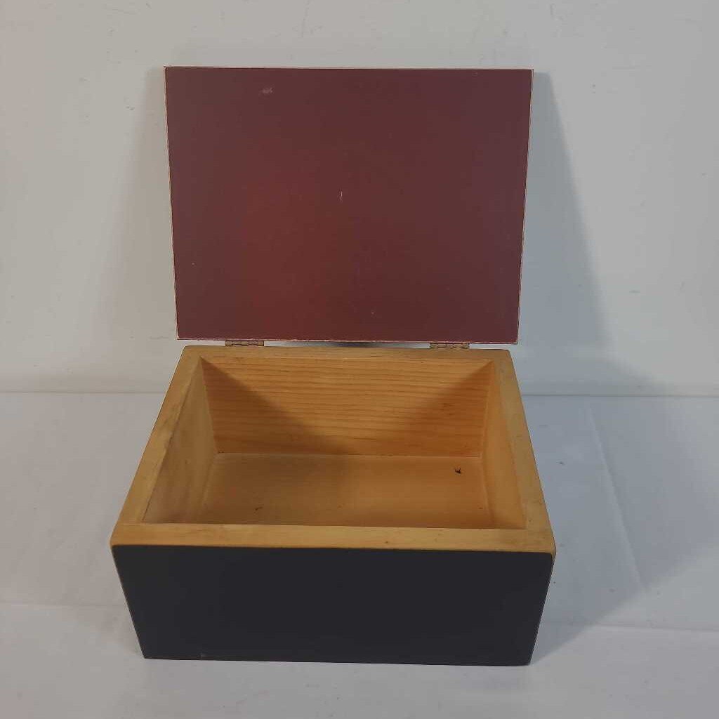 CHECKERED TRICK OR TREAT WOODEN BOX