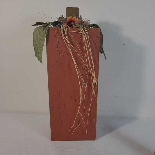 WOODEN PUMPKIN W/GREEN BOW