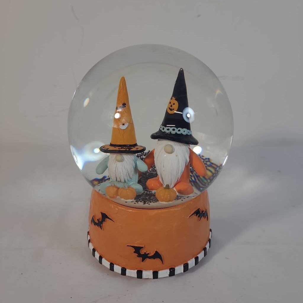 GNOME HALLOWEEN SNOW GLOBE