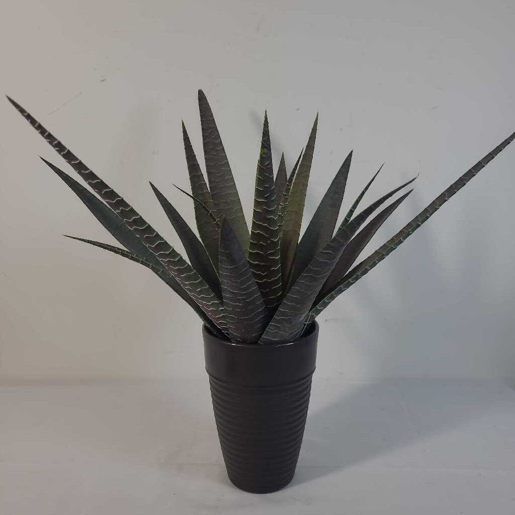 FAUX ALOE IN RIBBED POT