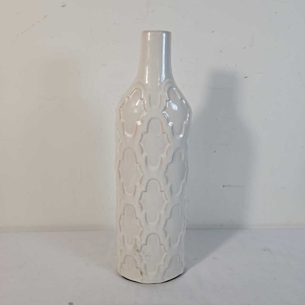 CREAM CERAMIC VASE