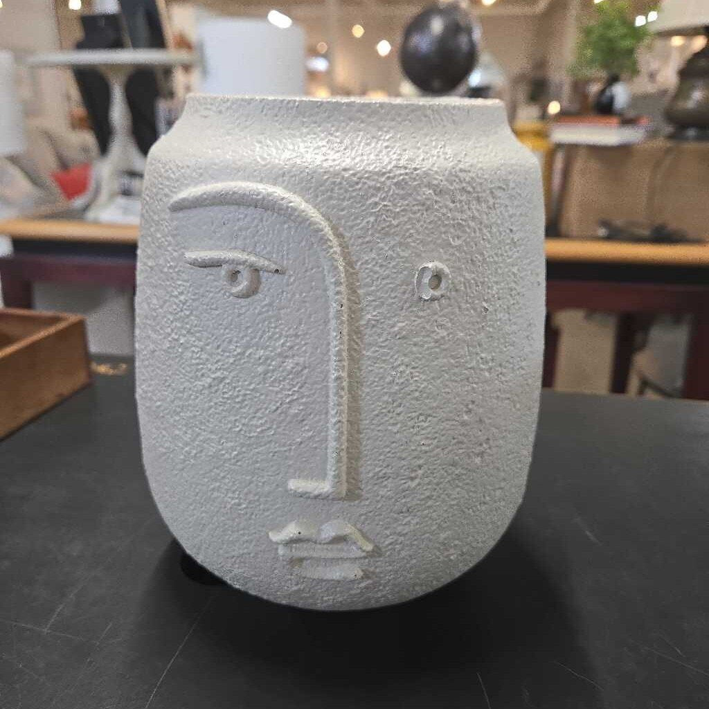 WHITE STUCCO FACE PLANTER