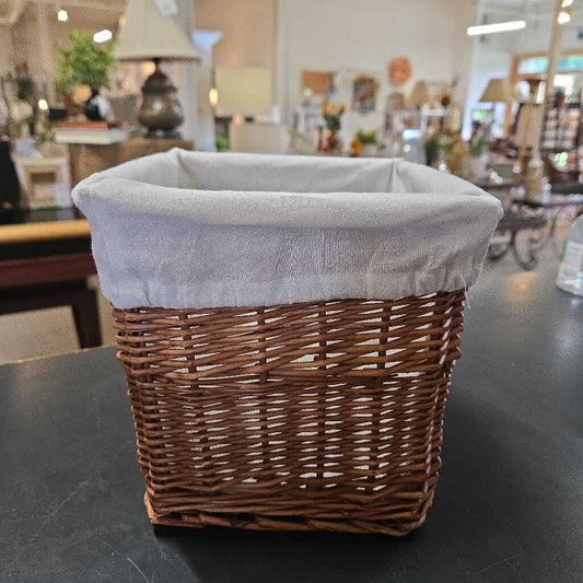 SM BASKET W/WHITE LINER