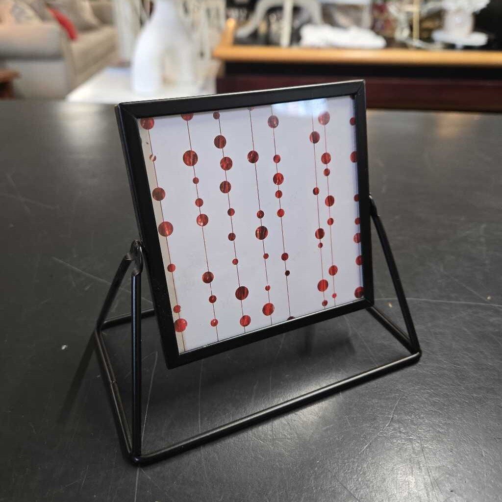MINI BLACK FRAME ON STAND