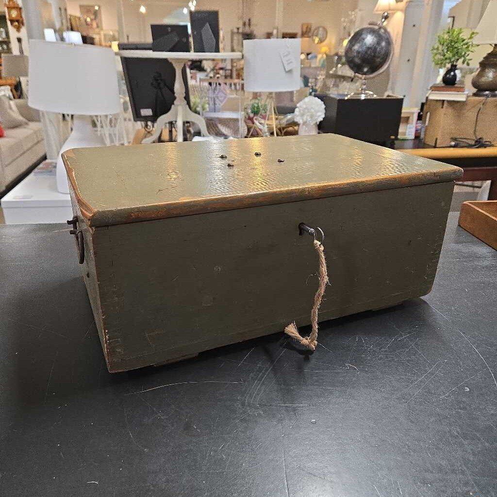 VTG GREEN WOODEN BOX