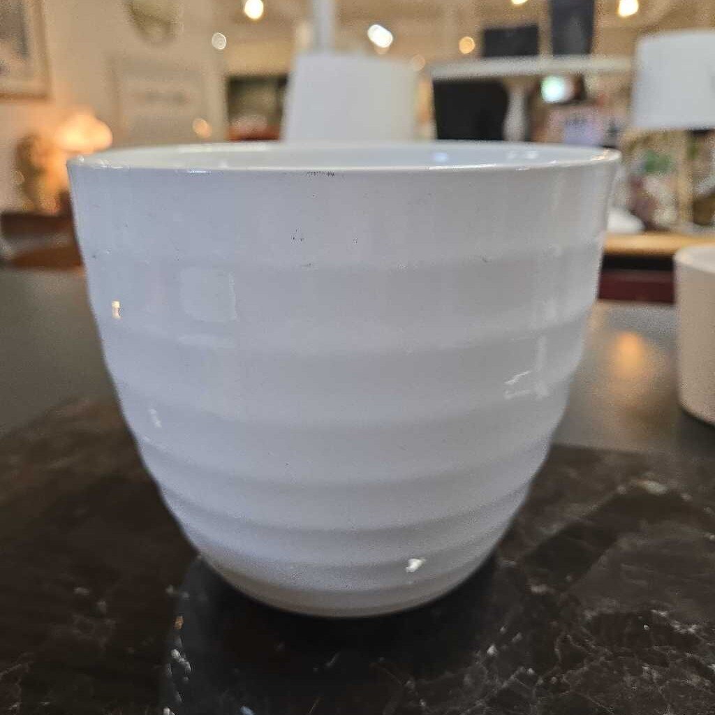 LG WHITE RIBBED POT