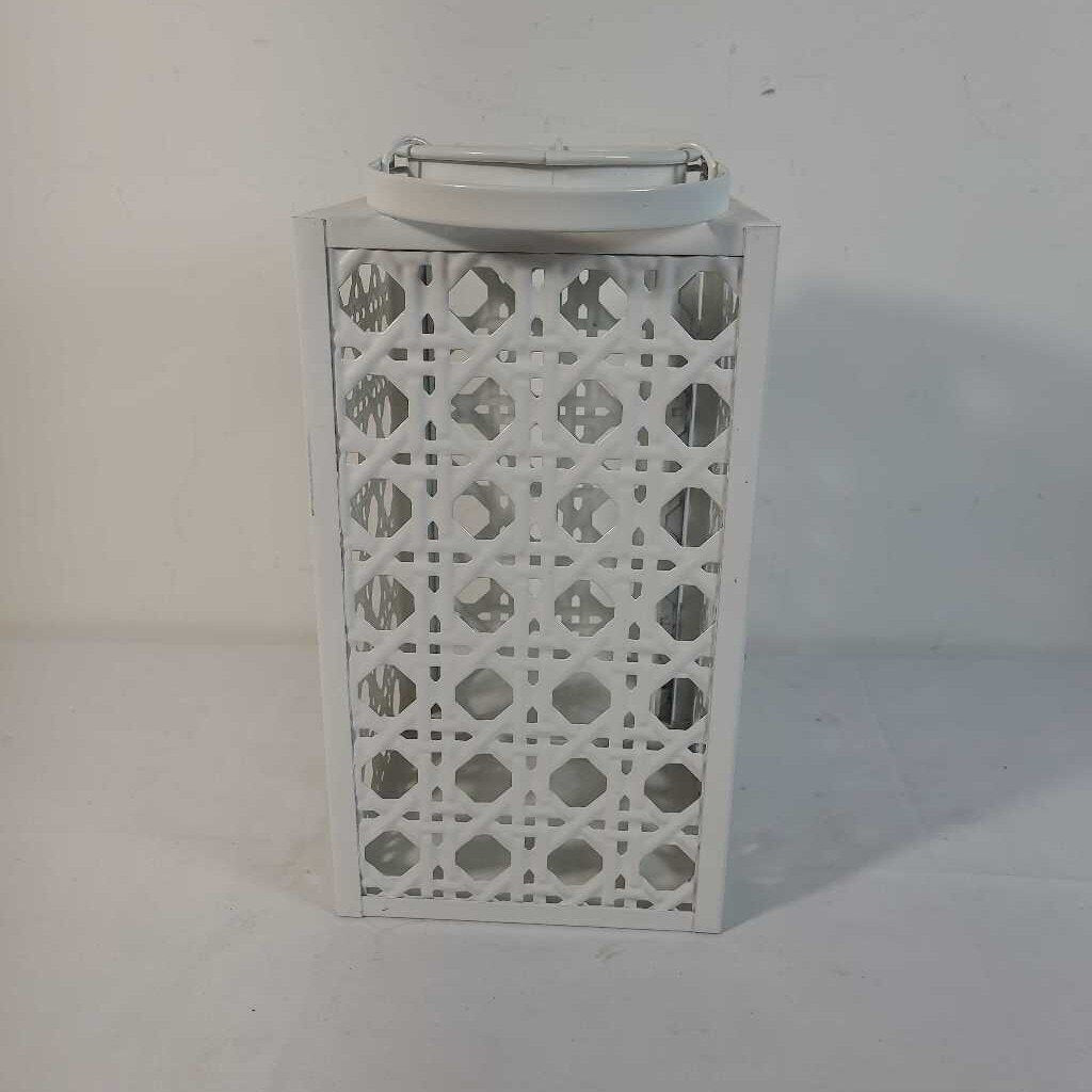 WHITE METAL CANDLE LANTERN