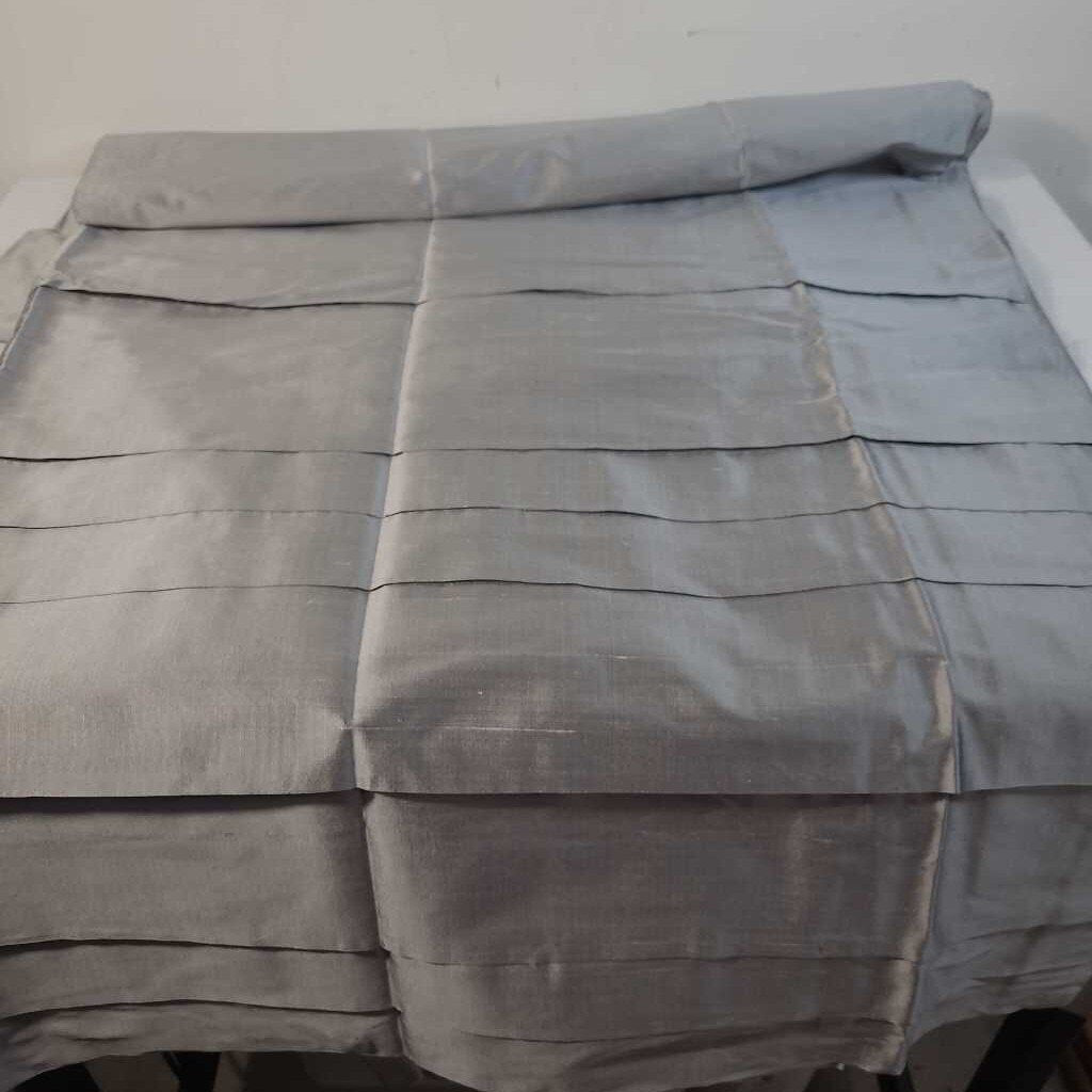 WILDCAT SILK PLATINUM PINCH PLEAT PANEL