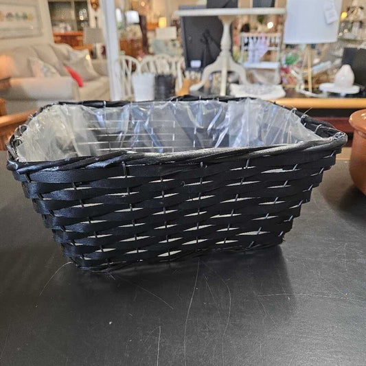 BLACK BASKET W/PLASTIC LINER