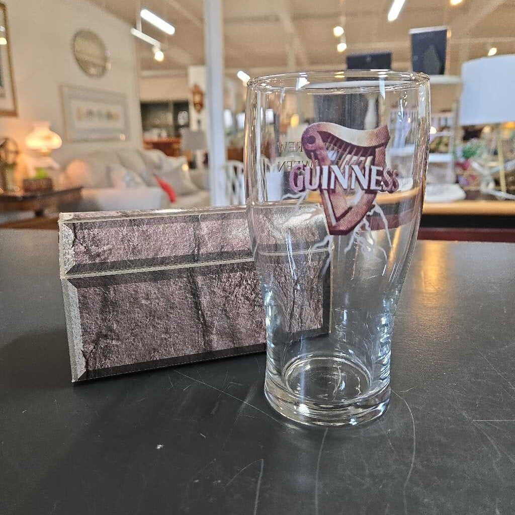 GUINNESS HALLOWEEN GLASS - BOX