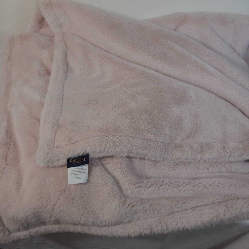 SOFT PINK PLUSH OVER SIZED THROW