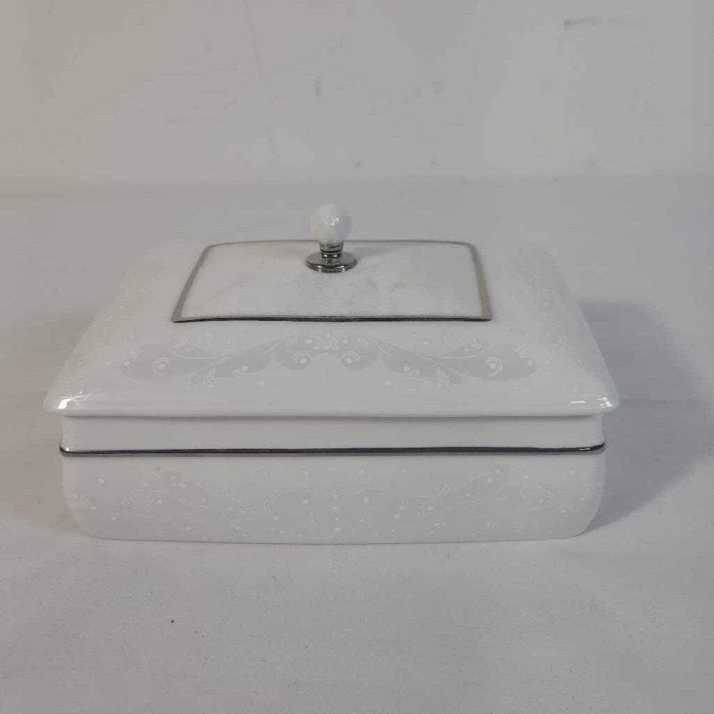 LENOX OPAL INNOCENCE JEWLERY BOX